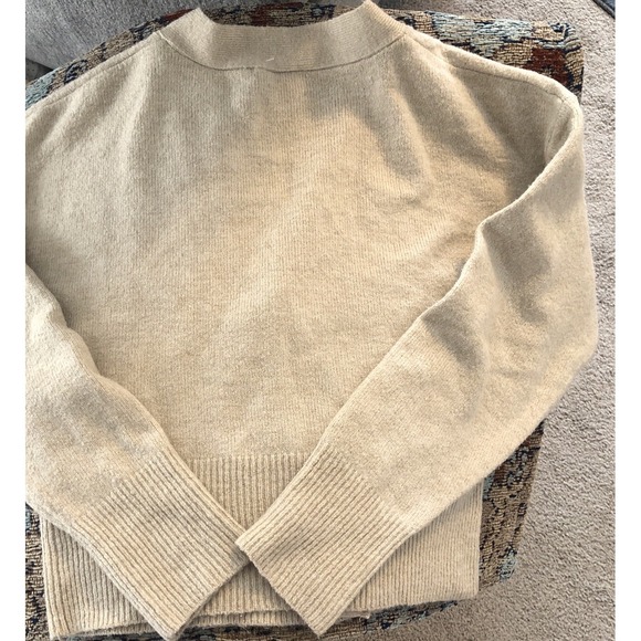 Ladies Medium Knit Cropped Cardigan Sweater L/S Beige Button To The Max Winter - Picture 10 of 14